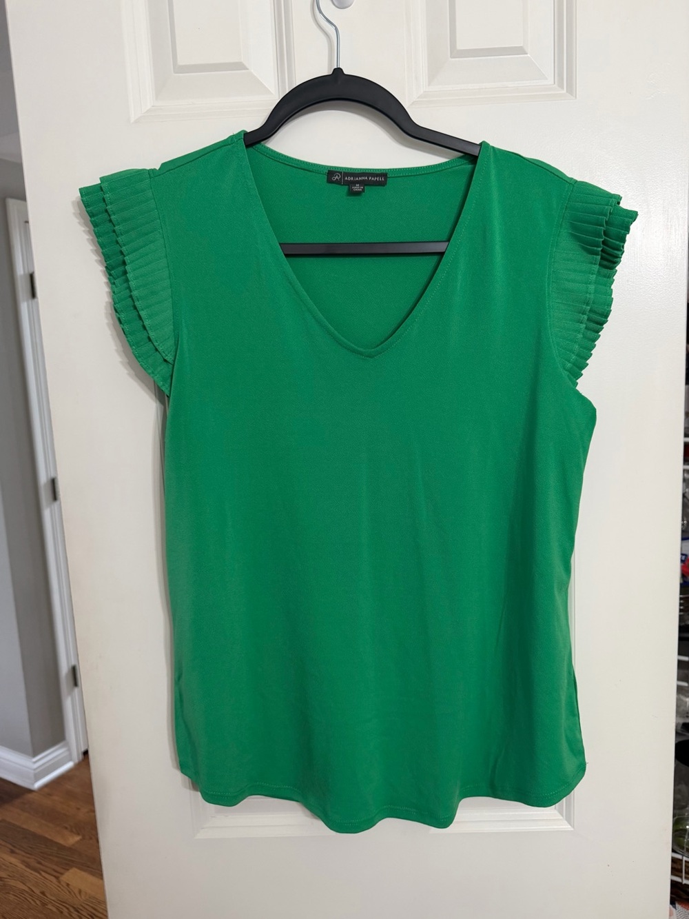 Adrianna Papell Green V-Neck Pleated Sleeve Blouse